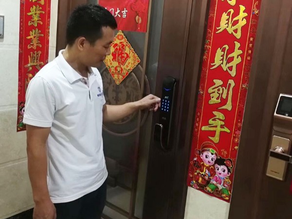 指紋鎖廠家推完善，售后實現(xiàn)了大范圍普及