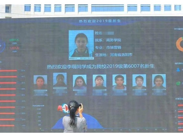 河南高校新生刷臉入住，可用手機打開宿舍和教室的智能門鎖，令人羨慕